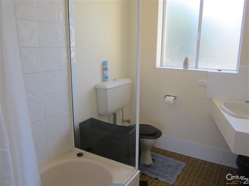 2/4 Gloucester Avenue, Shoalwater WA 6169