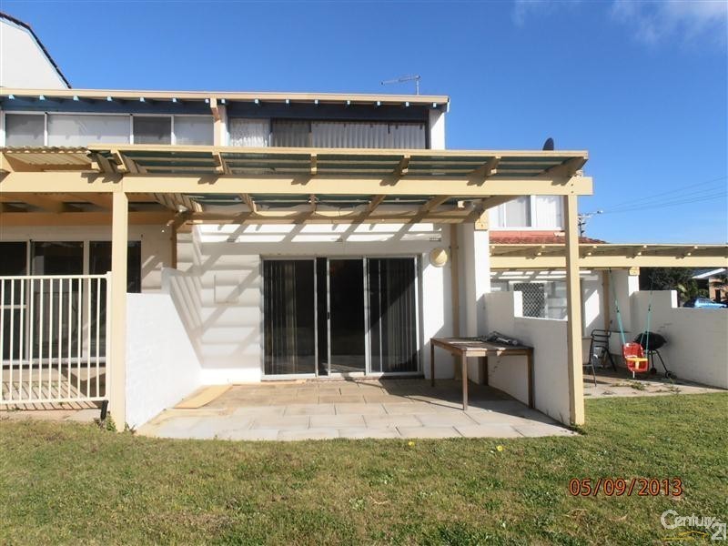 2/4 Gloucester Avenue, Shoalwater WA 6169