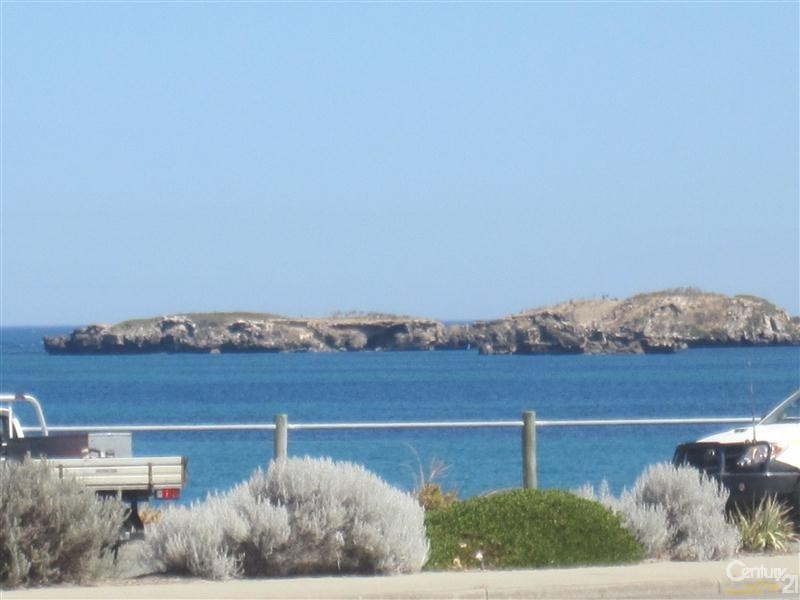 2/4 Gloucester Avenue, Shoalwater WA 6169