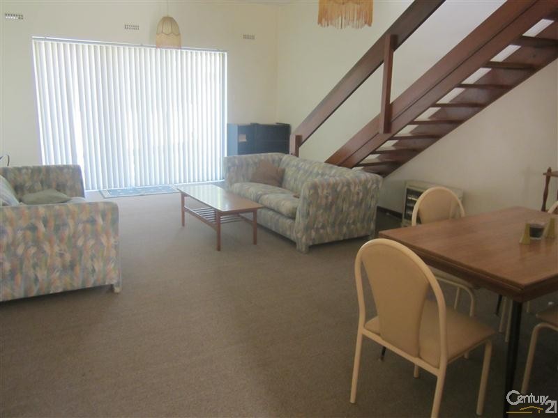 2/4 Gloucester Avenue, Shoalwater WA 6169