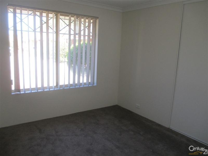 9/4 Marlo Place, Waikiki WA 6169