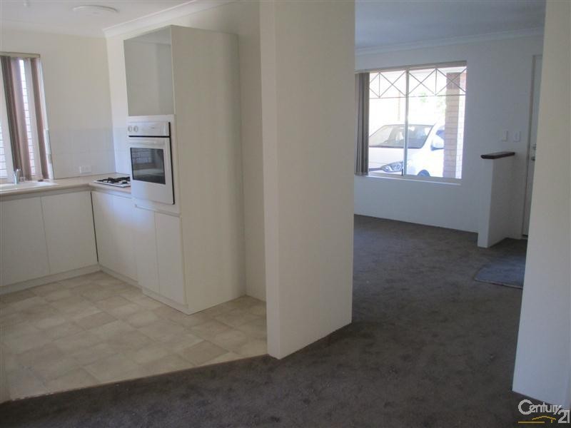 9/4 Marlo Place, Waikiki WA 6169