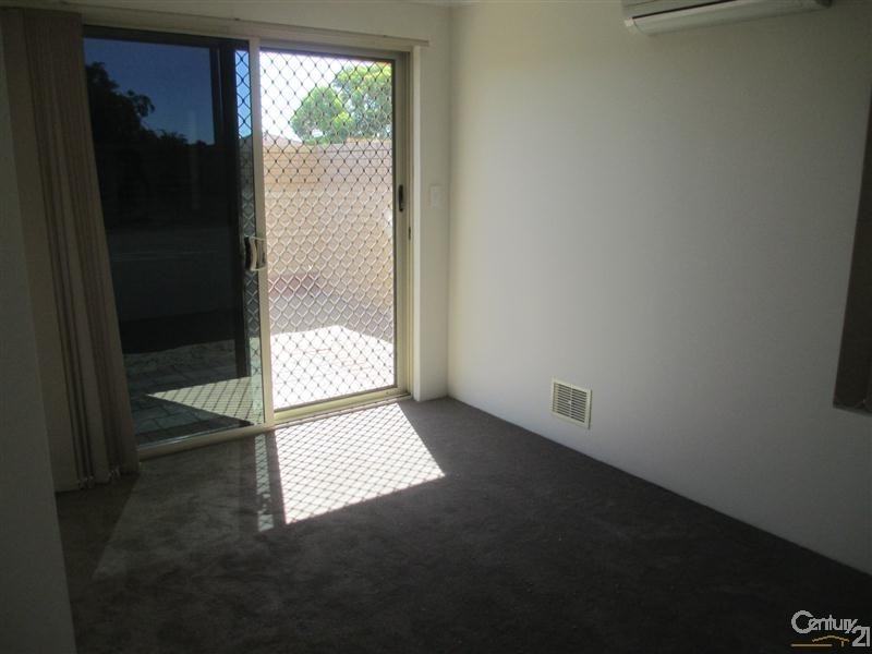 9/4 Marlo Place, Waikiki WA 6169