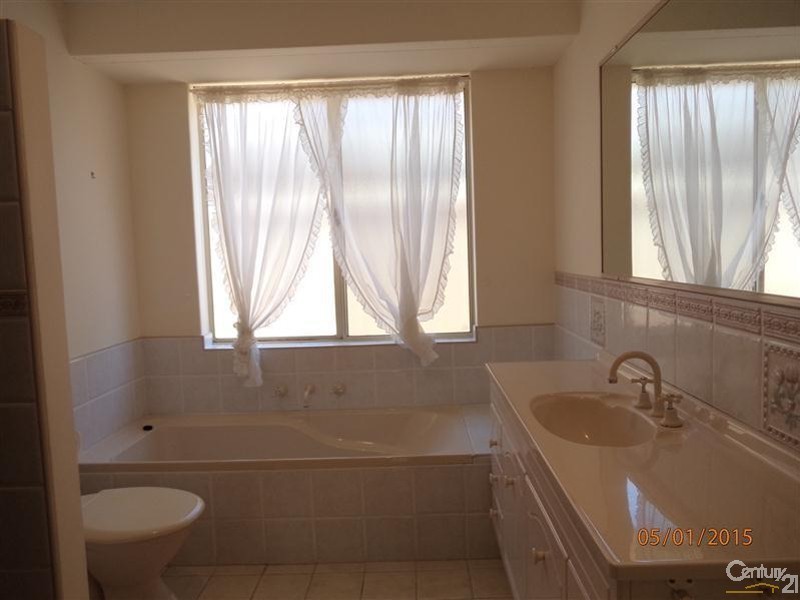 16 Galway Gardens, Warnbro WA 6169