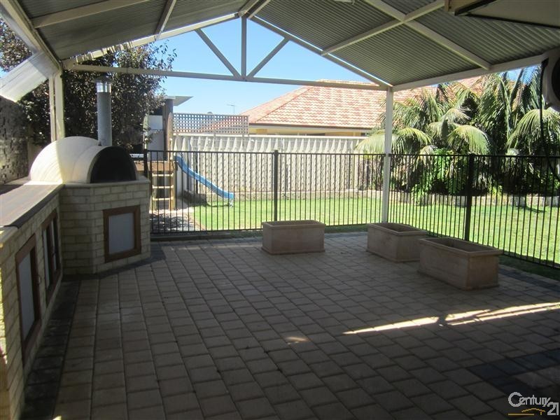 13 Noosa Drive, Secret Harbour WA 6173