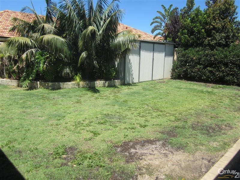 13 Noosa Drive, Secret Harbour WA 6173