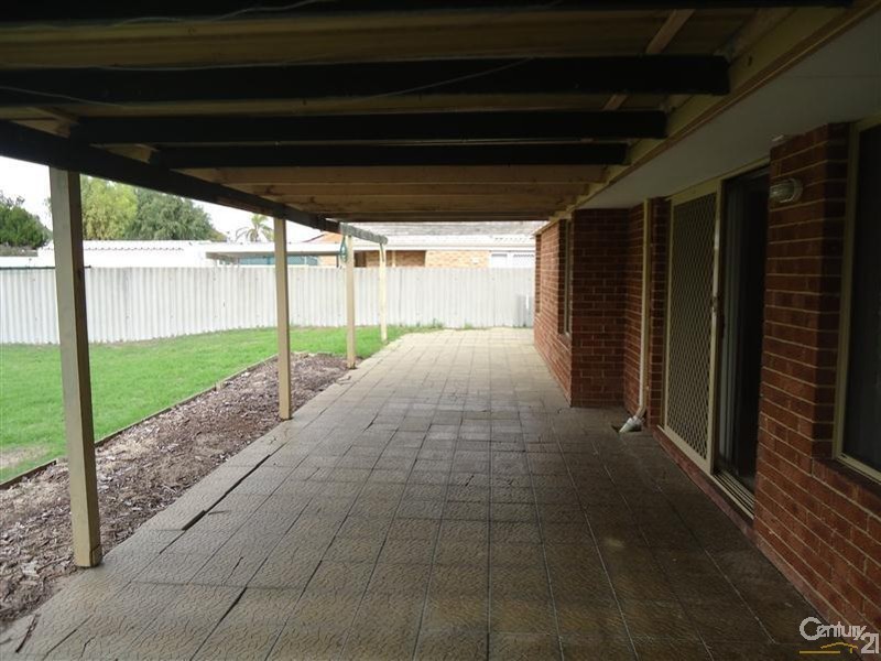 21 Lynda Crescent, Cooloongup WA 6168