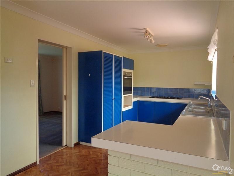 10 Portsmouth Place, Waikiki WA 6169