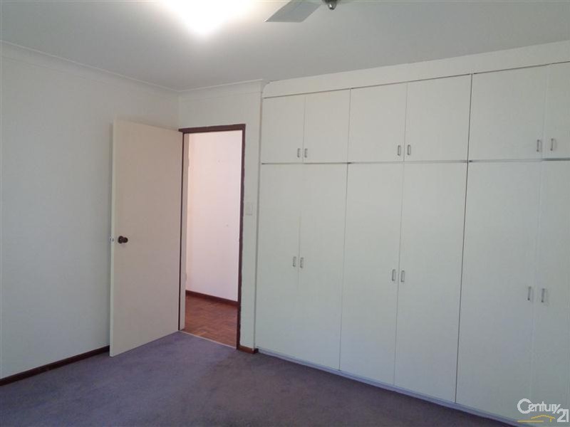 10 Portsmouth Place, Waikiki WA 6169