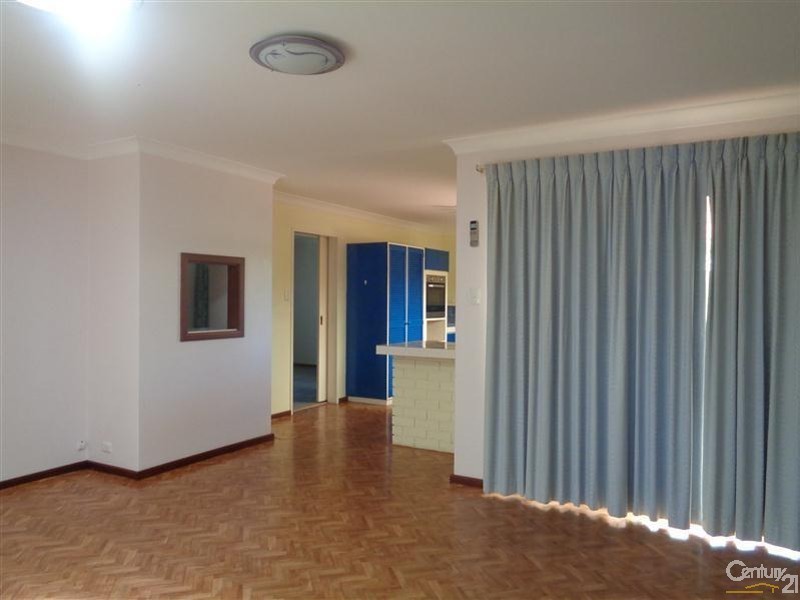 10 Portsmouth Place, Waikiki WA 6169