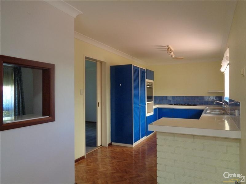 10 Portsmouth Place, Waikiki WA 6169