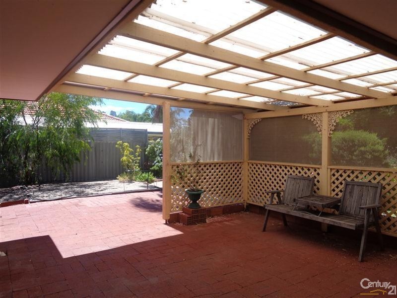 10 Portsmouth Place, Waikiki WA 6169