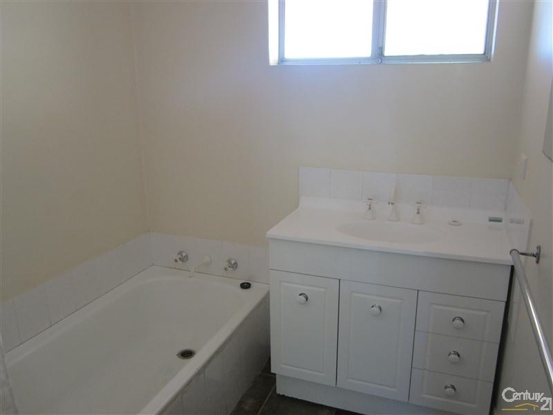 30 Wavelea Street, Safety Bay WA 6169