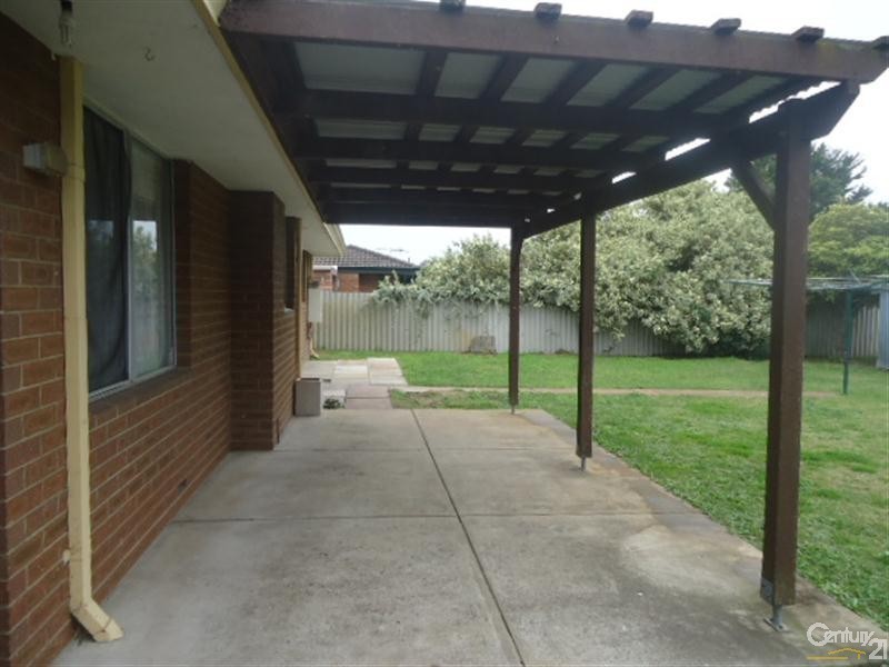 19 Varley Crescent, Cooloongup WA 6168