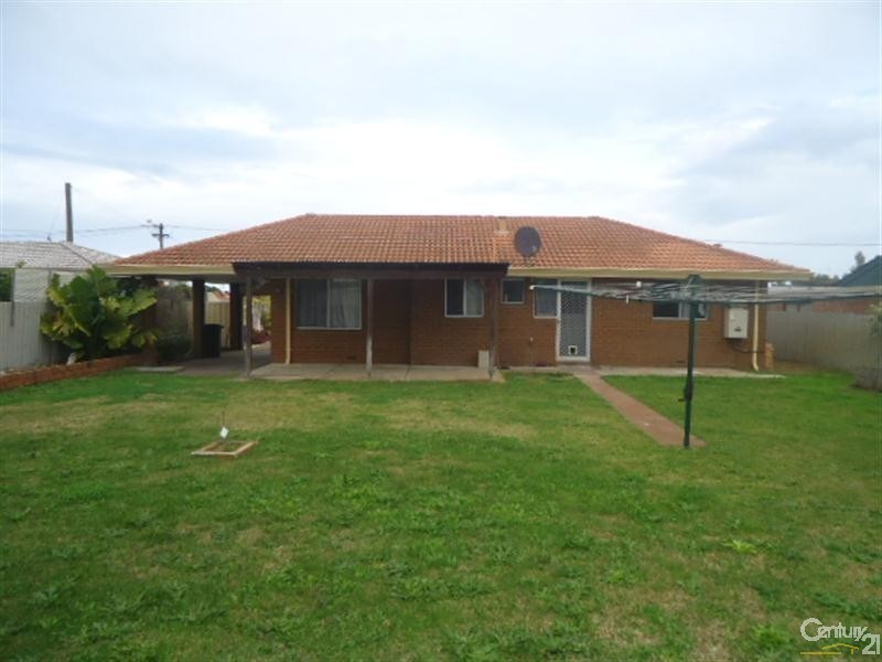 19 Varley Crescent, Cooloongup WA 6168