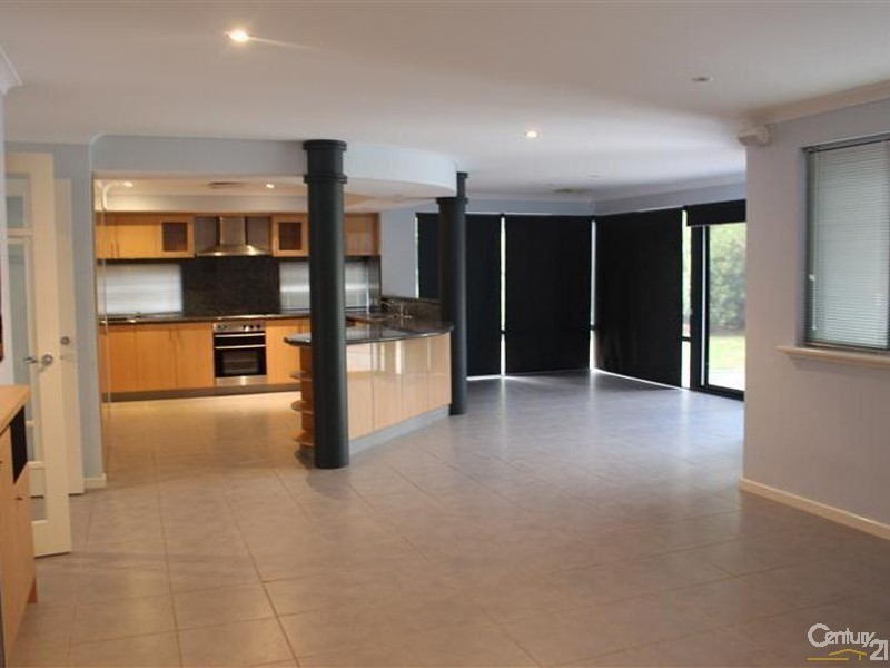 2 Kirkwall Close, Warnbro WA 6169