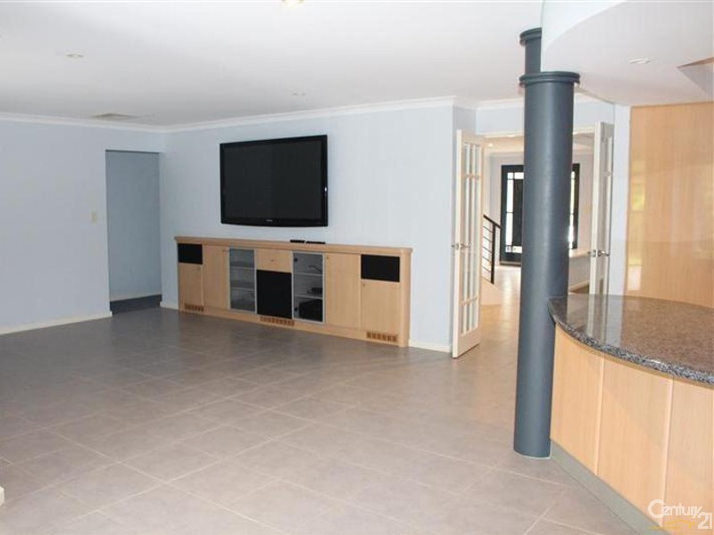 2 Kirkwall Close, Warnbro WA 6169