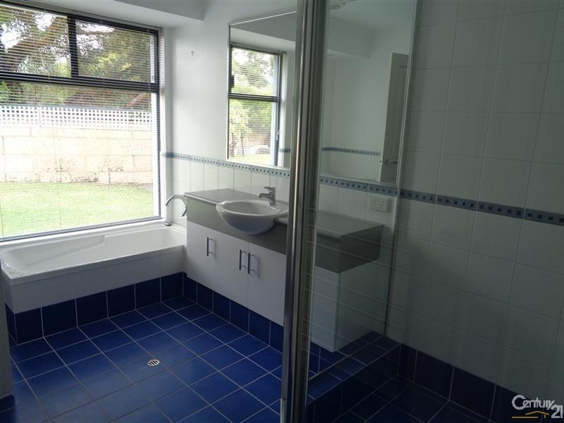 2 Kirkwall Close, Warnbro WA 6169