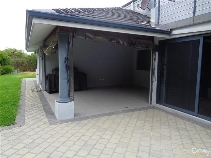 2 Kirkwall Close, Warnbro WA 6169