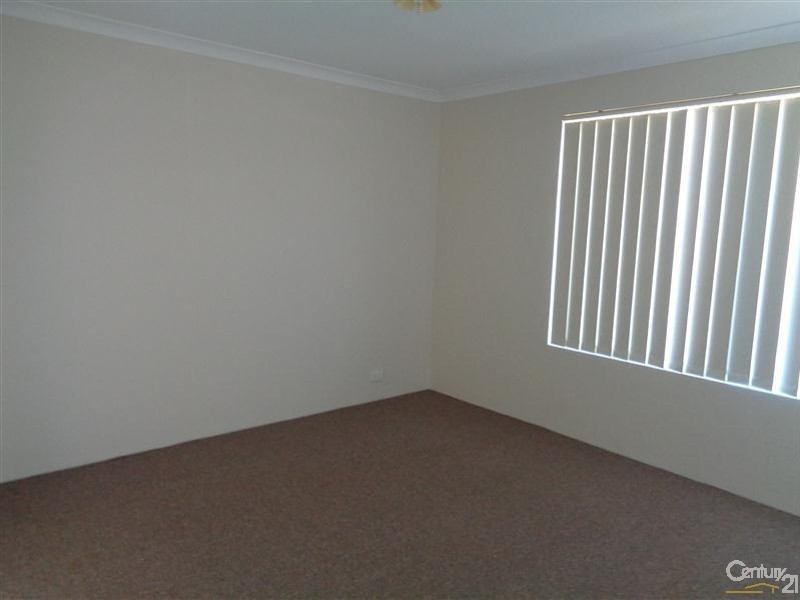 77 Parklands Drive, Warnbro WA 6169