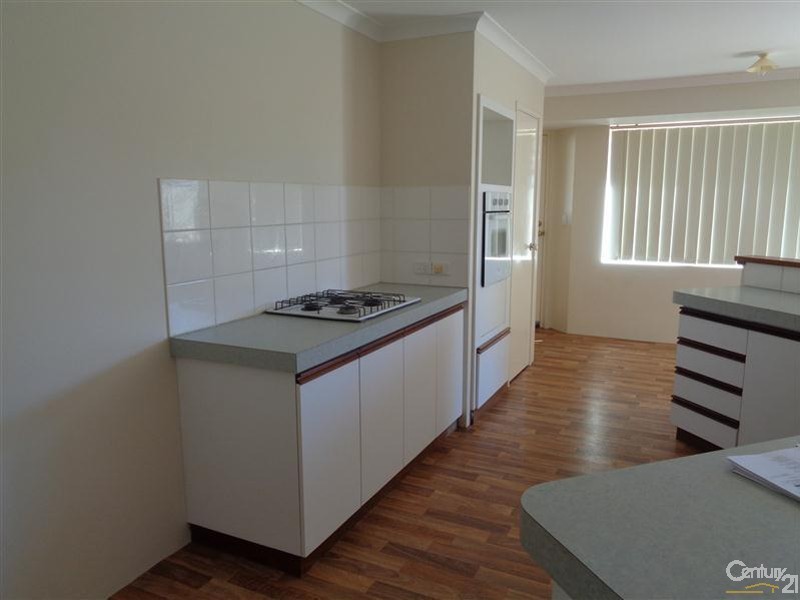 77 Parklands Drive, Warnbro WA 6169