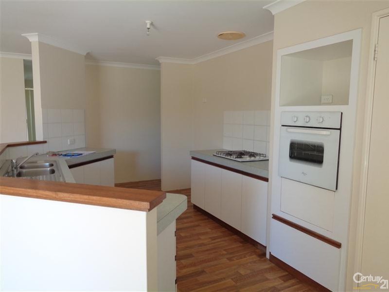 77 Parklands Drive, Warnbro WA 6169