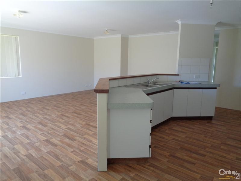 77 Parklands Drive, Warnbro WA 6169