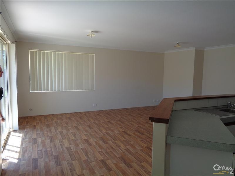 77 Parklands Drive, Warnbro WA 6169