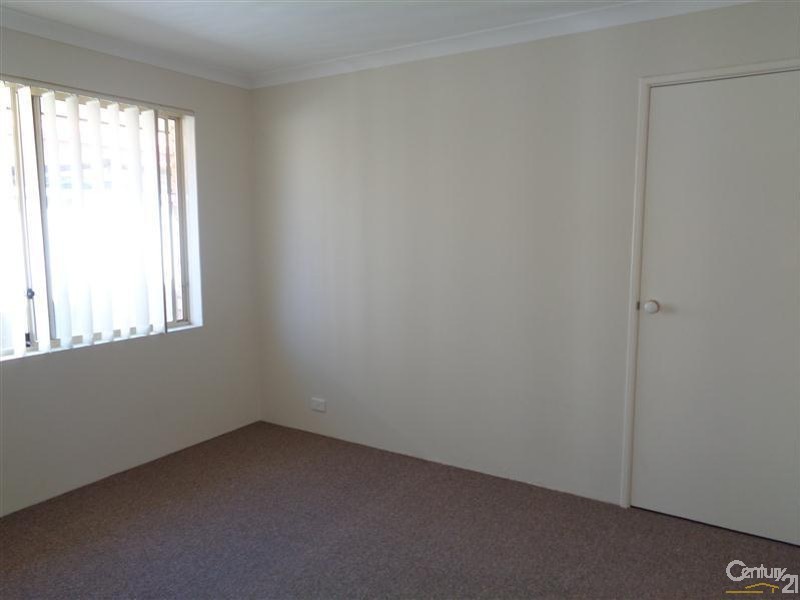77 Parklands Drive, Warnbro WA 6169