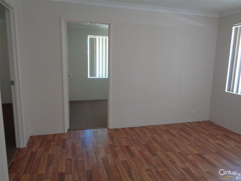 77 Parklands Drive, Warnbro WA 6169