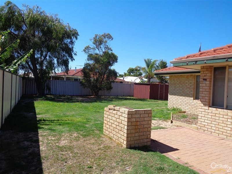 77 Parklands Drive, Warnbro WA 6169