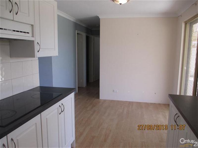 7 Moore Court, Cooloongup WA 6168