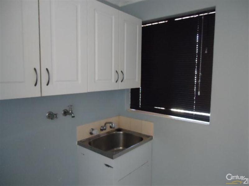 7 Moore Court, Cooloongup WA 6168