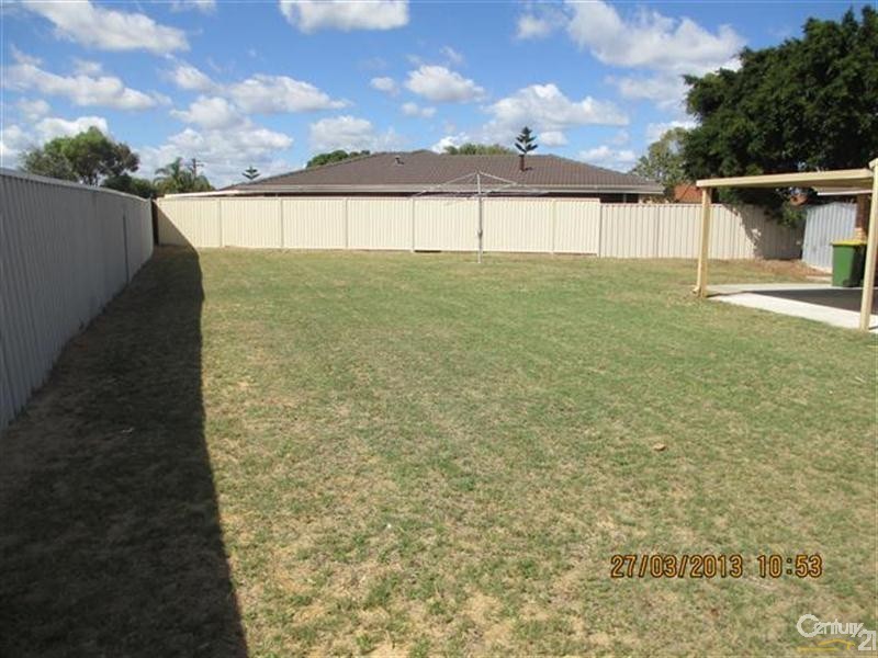 7 Moore Court, Cooloongup WA 6168