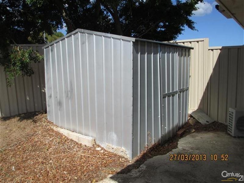 7 Moore Court, Cooloongup WA 6168