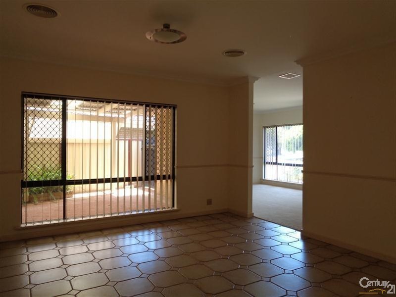 65 Currie Street, Warnbro WA 6169