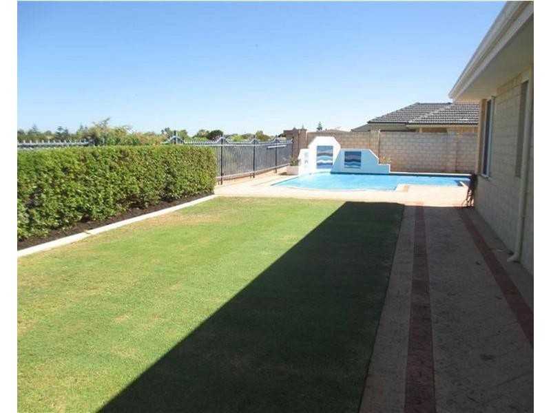 10 Sao Jorge Green, Secret Harbour WA 6173