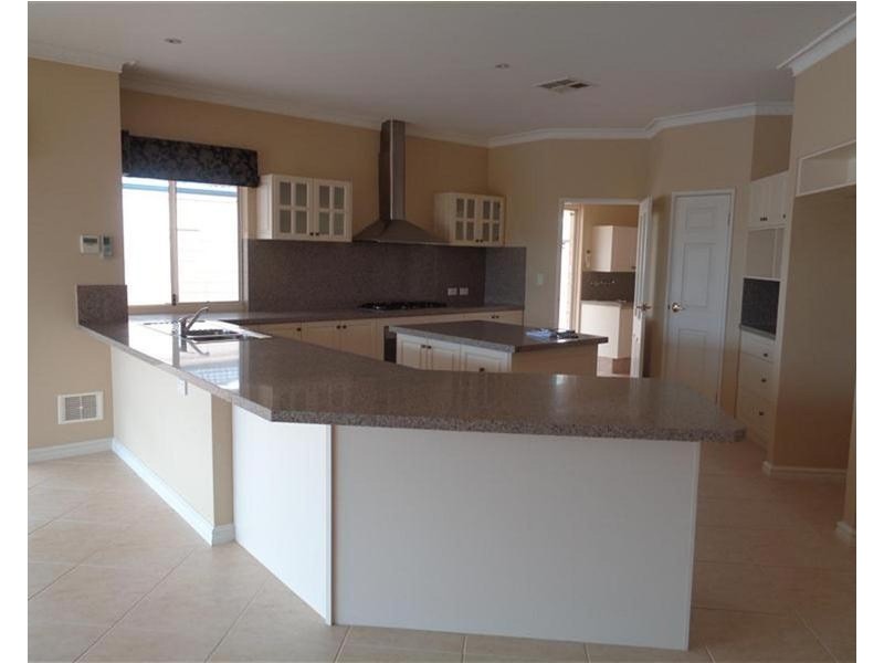 10 Sao Jorge Green, Secret Harbour WA 6173