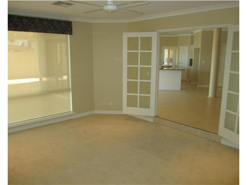 10 Sao Jorge Green, Secret Harbour WA 6173