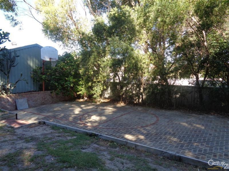 521 Safety Bay Road, Waikiki WA 6169