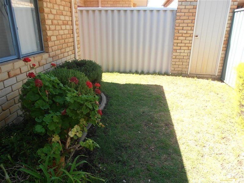 1/6 Dowling Street, Rockingham WA 6168