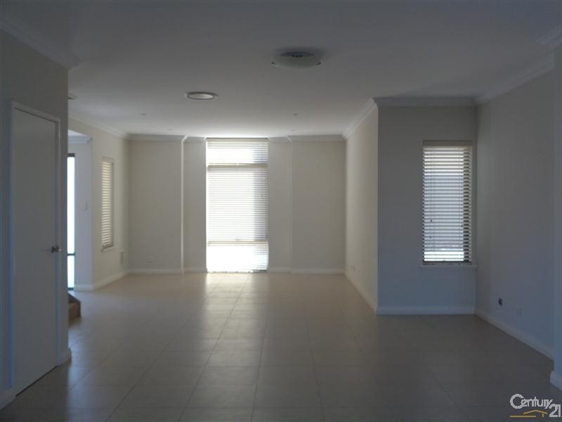 2/93 Kent Street, Rockingham WA 6168