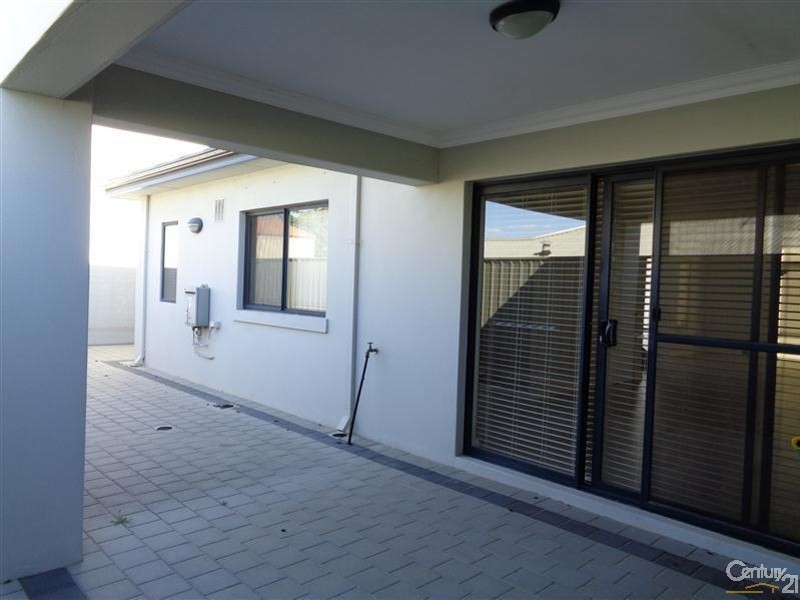 2/93 Kent Street, Rockingham WA 6168