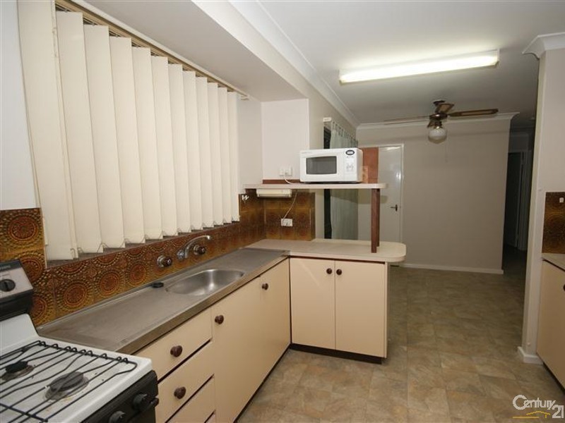 2 Cambridge Crescent, Cooloongup WA 6168