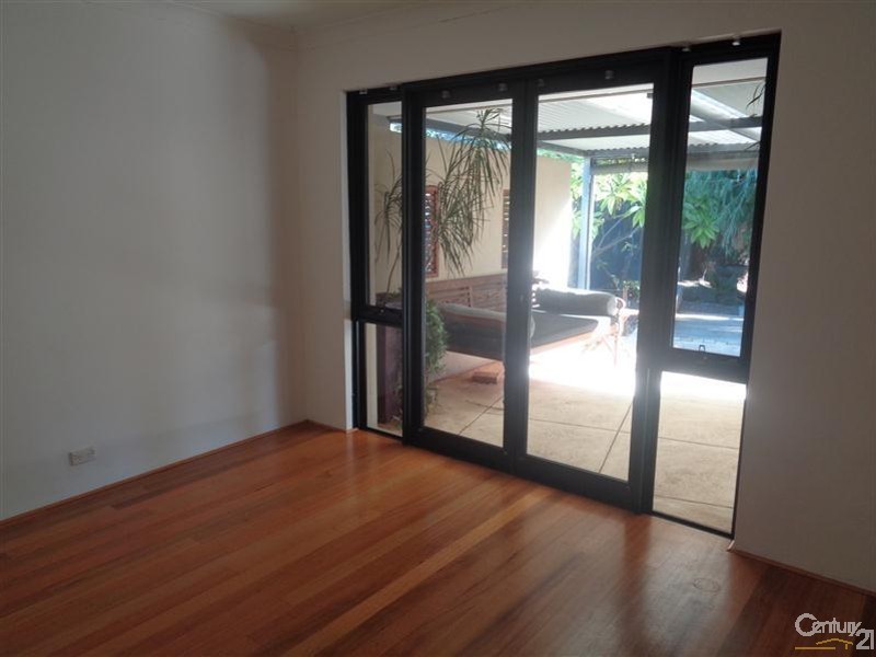 5 Regehr Street, Warnbro WA 6169