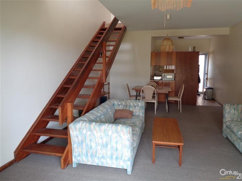 2/4 Gloucester Avenue, Shoalwater WA 6169