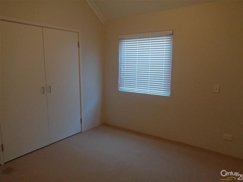 18/20 Lake Street, Rockingham WA 6168