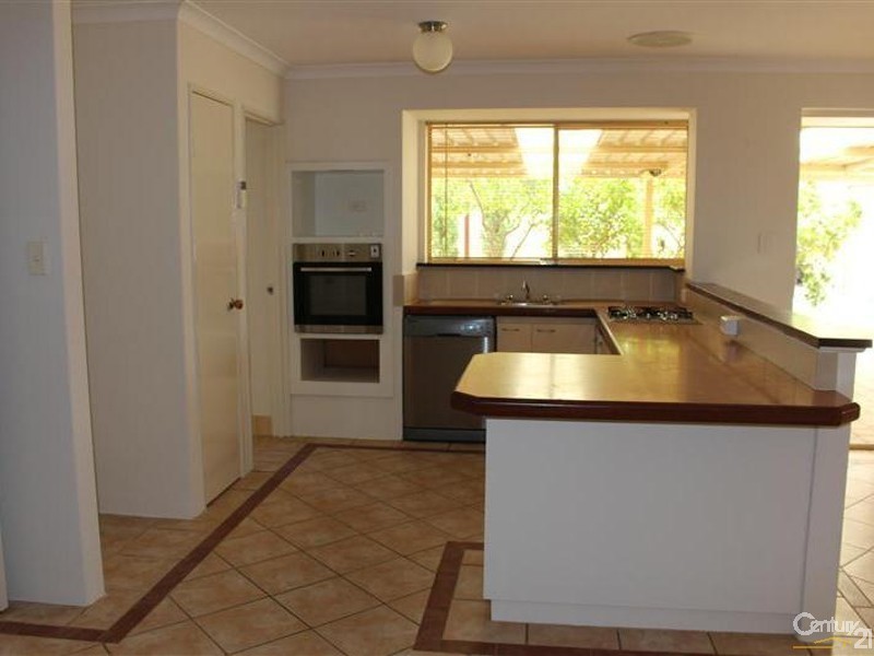 13 Moreton Crescent, Warnbro WA 6169