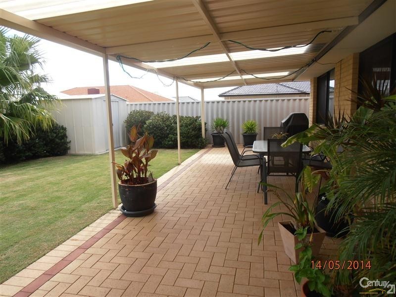 102 Hawker Street, Shoalwater WA 6169