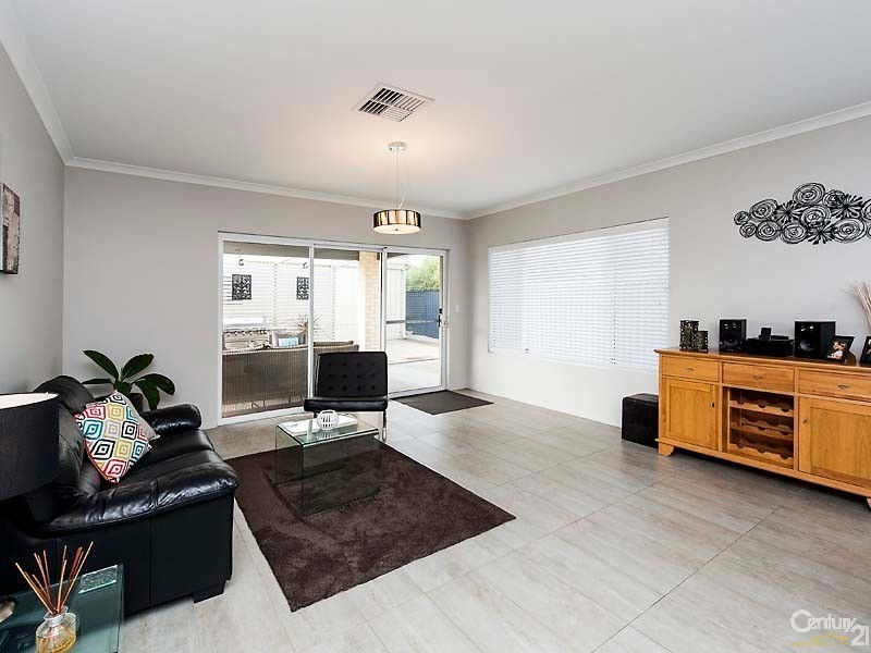 9 Torcross Street, Warnbro WA 6169